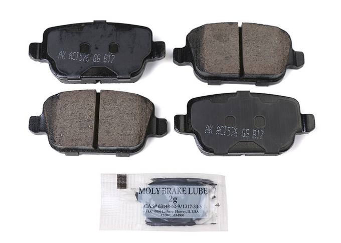 Land Rover Volvo Disc Brake Pad Set - Rear 30671576 - Akebono Euro Ultra-Premium EUR1314